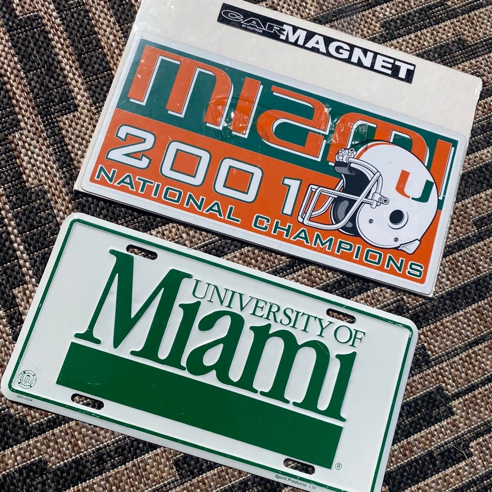 VINTAGE UNIVERSITY OF MIAMI MAGNET/PLATE